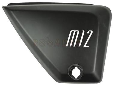 Osłona pod siedzenie JUNAK M12 Vintage 125 (obudowa, pokrywa boczna) prawa, czarny mat, z naklejką "M12"