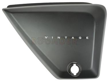 Osłona pod siedzenie JUNAK M12 Vintage 125 (obudowa, pokrywa boczna) prawa, czarny mat, z naklejką "Vintage"
