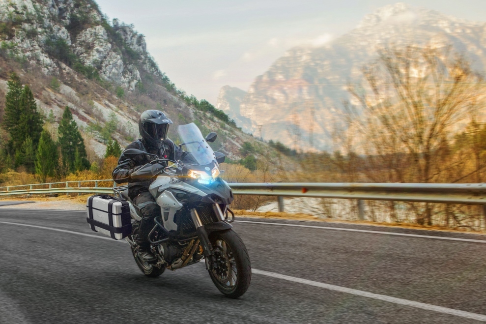 BENELLI TRK 502 biały
