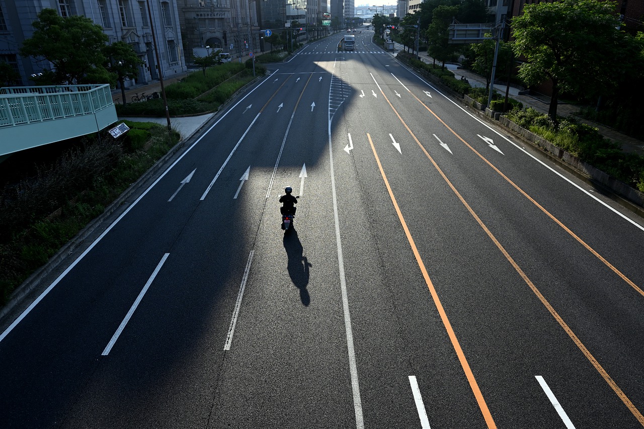 motocykl na drodze