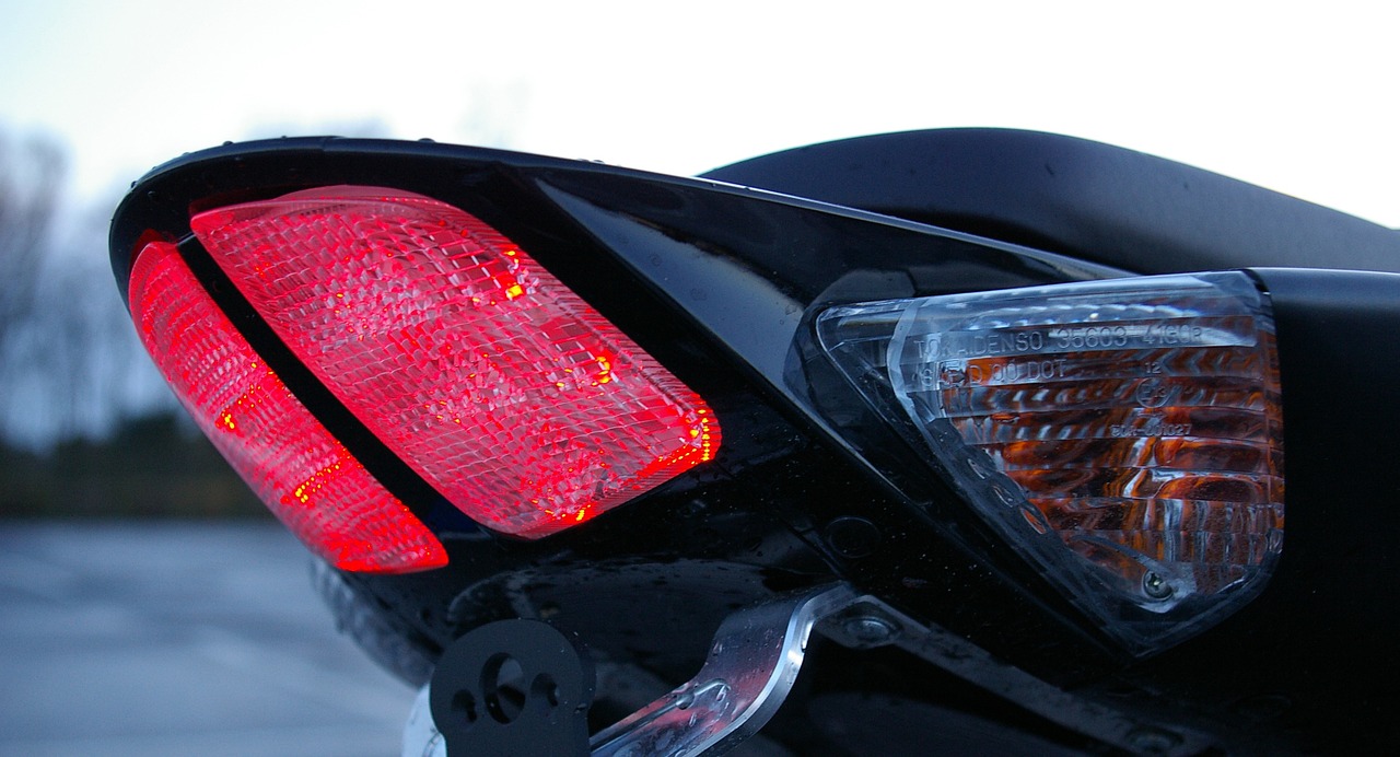 światła w motocyklu